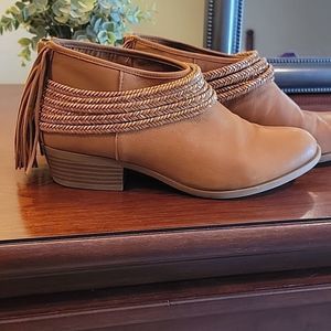 PRICE REDUCTION! BCBGeneration fringe booties Sz 9 Very Good Condition